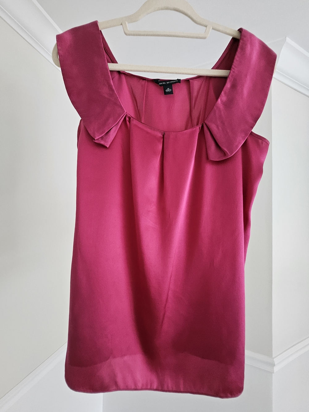 Banana Republic 100% Silk Pleated Collar Blouse Fuchsia Magenta Size M